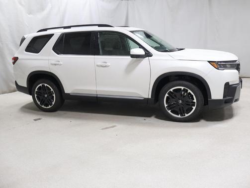 Platinum White Pearl 2026 Honda Pilot Touring 8-Passenger