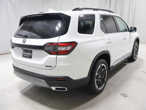Platinum White Pearl 2026 Honda Pilot Touring 8-Passenger