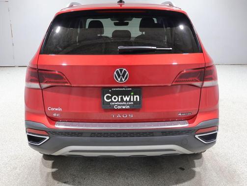 Kings Red 2022 Volkswagen Taos 1.5T SE