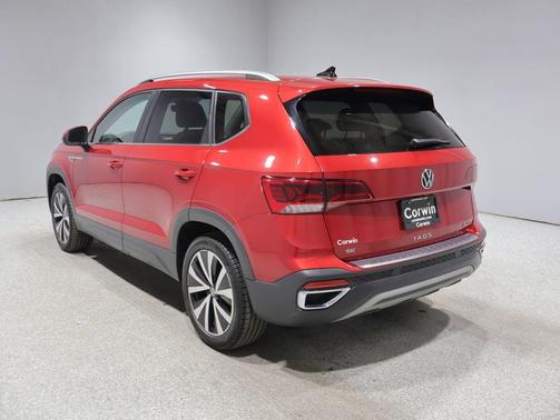 Kings Red 2022 Volkswagen Taos 1.5T SE
