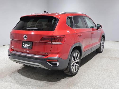 Kings Red 2022 Volkswagen Taos 1.5T SE
