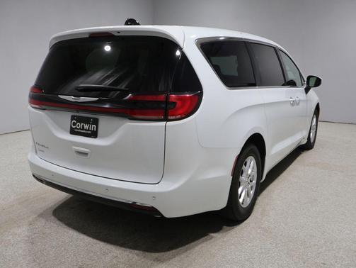Bright White Clearcoat 2023 Chrysler Pacifica Touring L