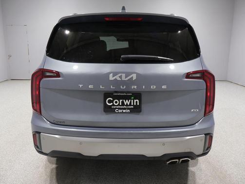 Everlasting Silver 2025 Kia Telluride S
