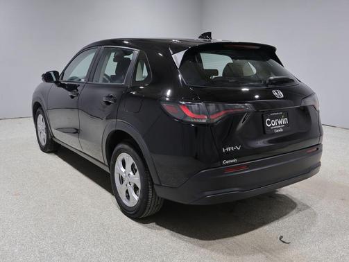 Crystal Black Pearl 2023 Honda HR-V LX
