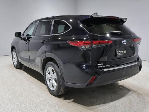 Midnight Black Metallic 2023 Toyota Highlander Hybrid LE
