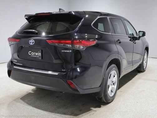 Midnight Black Metallic 2023 Toyota Highlander Hybrid LE