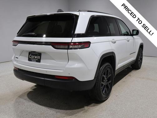 Bright White Clearcoat 2024 Jeep Grand Cherokee Altitude