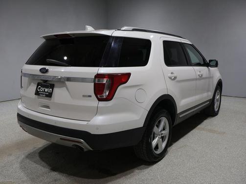 White Platinum Metallic Tri-Coat 2017 Ford Explorer XLT