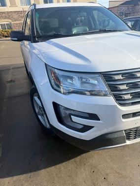 White Platinum Metallic Tri-Coat 2017 Ford Explorer XLT