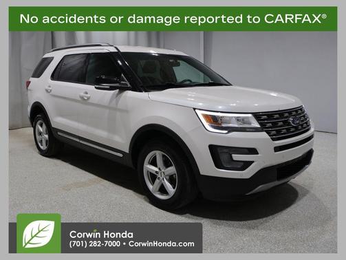 White Platinum Metallic Tri-Coat 2017 Ford Explorer XLT