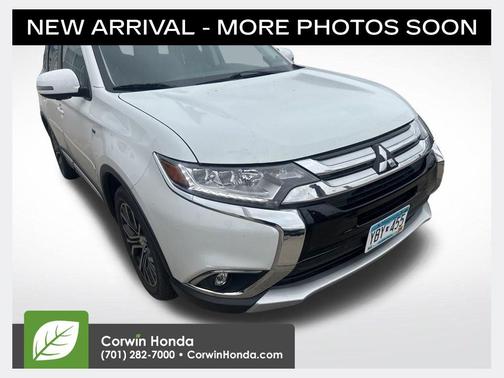 Diamond White Pearl 2018 Mitsubishi Outlander GT