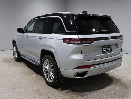 2022 Jeep Grand Cherokee Summit