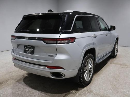 2022 Jeep Grand Cherokee Summit