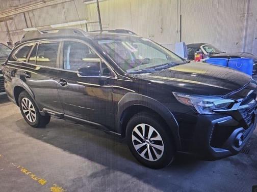 Crystal Black Silica 2023 Subaru Outback Premium