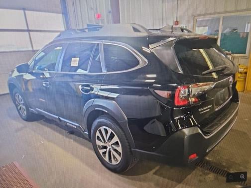 Crystal Black Silica 2023 Subaru Outback Premium