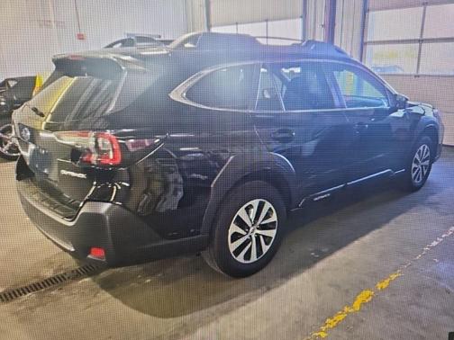 Crystal Black Silica 2023 Subaru Outback Premium