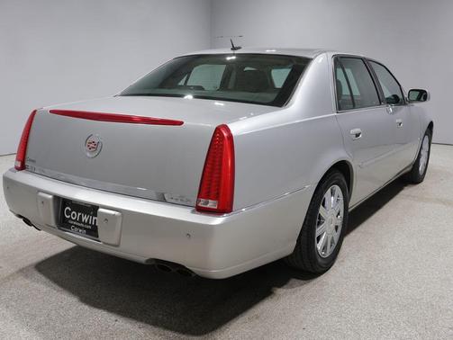 Light Platinum 2008 Cadillac DTS Base