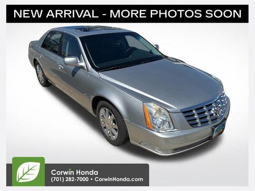 Light Platinum 2008 Cadillac DTS Base