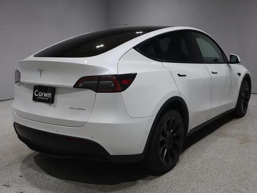 2022 Tesla Model Y Long Range Dual Motor All-Wheel Drive
