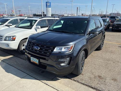 Smoked Quartz Tinted 2017 Ford Explorer XLT