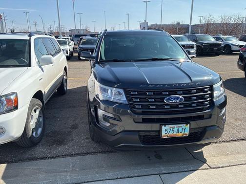 Smoked Quartz Tinted 2017 Ford Explorer XLT