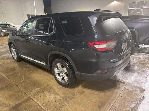 2023 Honda Pilot AWD EX-L 8 Passenger