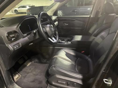 2023 Honda Pilot AWD EX-L 8 Passenger