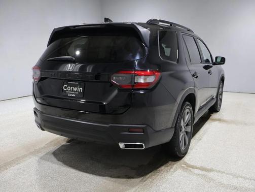 2023 Honda Pilot 2WD Sport