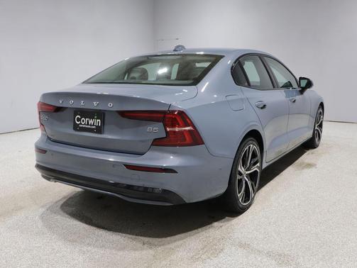 Thunder Grey Metallic 2024 Volvo S60 B5 Plus Dark Theme