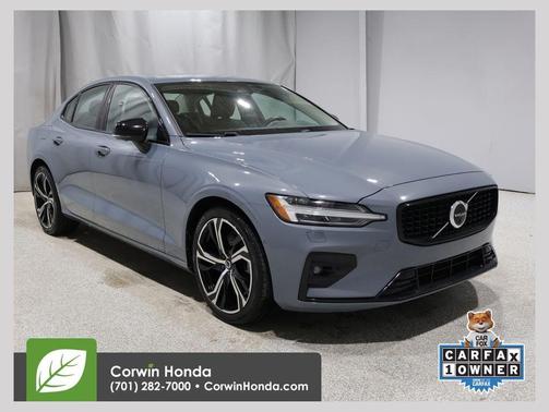 Thunder Grey Metallic 2024 Volvo S60 B5 Plus Dark Theme