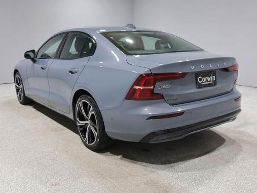 Thunder Grey Metallic 2024 Volvo S60 B5 Plus Dark Theme