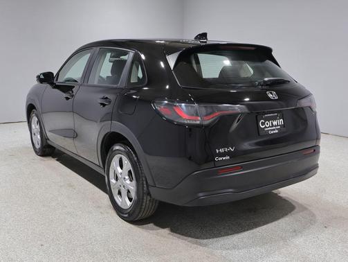 Crystal Black Pearl 2023 Honda HR-V LX