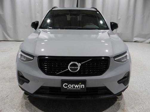 2024 Volvo XC40 B5 Core
