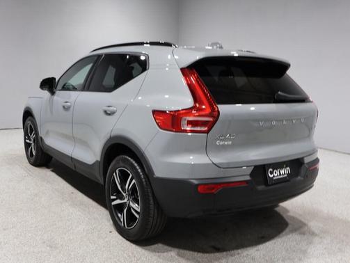 2024 Volvo XC40 B5 Core