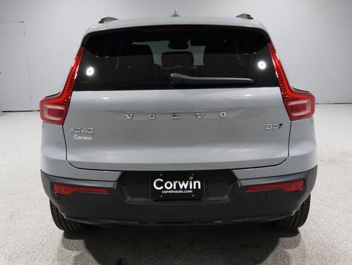 2024 Volvo XC40 B5 Core