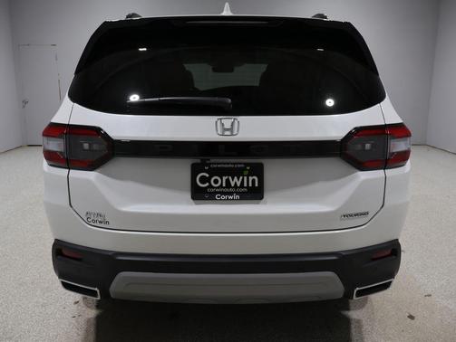 Platinum White Pearl 2024 Honda Pilot Touring 8-Passenger