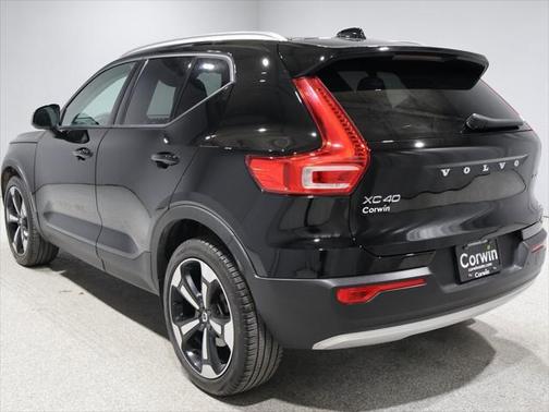 2021 Volvo XC40 T5 Momentum