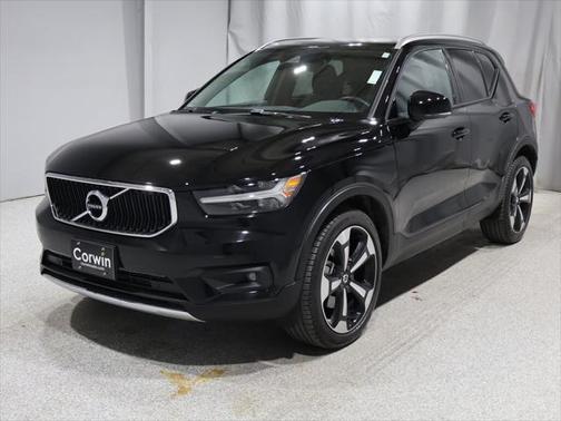 2021 Volvo XC40 T5 Momentum