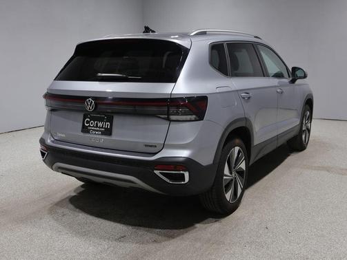 Pyrite Silver 2025 Volkswagen Taos 1.5T SE