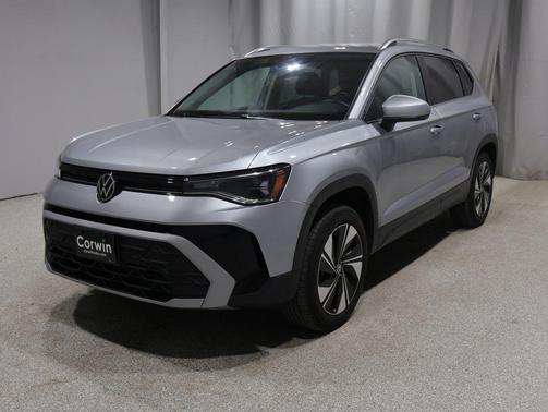 Pyrite Silver 2025 Volkswagen Taos 1.5T SE