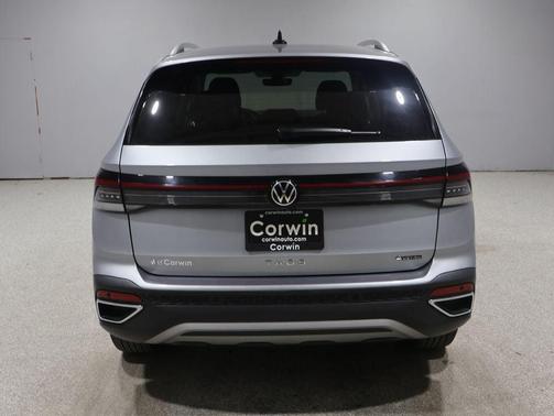 Pyrite Silver 2025 Volkswagen Taos 1.5T SE