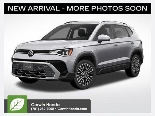 Pyrite Silver 2025 Volkswagen Taos 1.5T SE