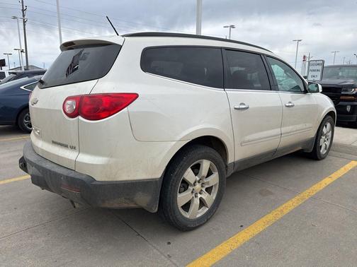White Diamond Tricoat 2011 Chevrolet Traverse LTZ