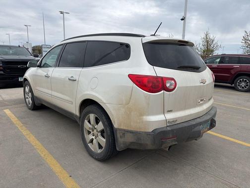 White Diamond Tricoat 2011 Chevrolet Traverse LTZ