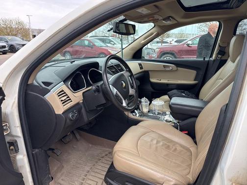 White Diamond Tricoat 2011 Chevrolet Traverse LTZ