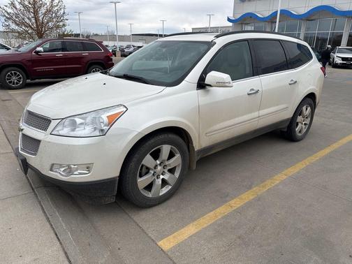 White Diamond Tricoat 2011 Chevrolet Traverse LTZ