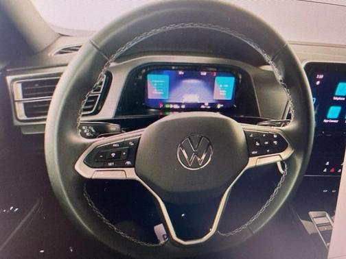 2024 Volkswagen Atlas Cross Sport 2.0T SE w/Technology 4MOTION
