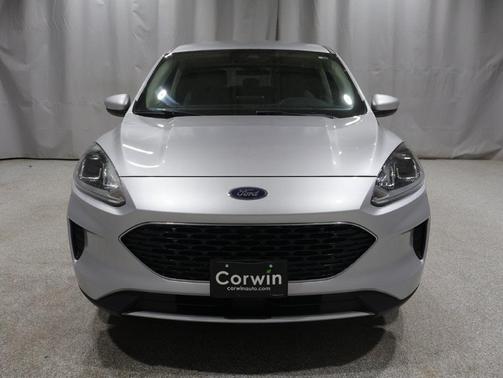 Ingot Silver Metallic 2020 Ford Escape SE