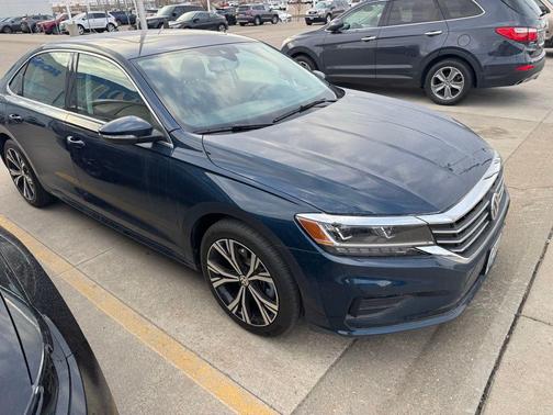 Tourmaline Blue 2022 Volkswagen Passat 2.0T SE