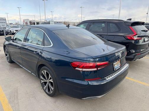 Tourmaline Blue 2022 Volkswagen Passat 2.0T SE
